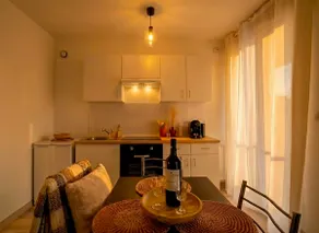 Bright apartment • Private parking • Wifi - Image 4
