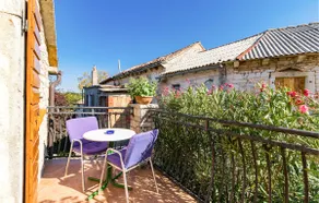 2 Bedroom Cozy Home In Zminj - Image 2