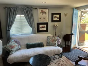 Cozy carriage house - Image 2