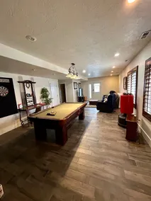 Adorable 1 Bedroom Basement Apartment with Hot Tub - Image 2