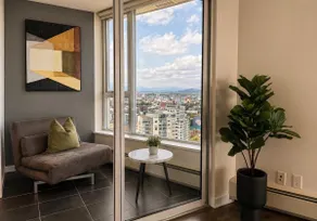 Sky House - Walk to Stadium/Free Parking/Nice view - Image 2