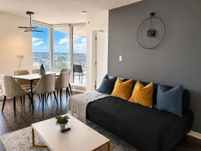Sky House - Walk to Stadium/Free Parking/Nice view - Image 3