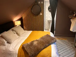 One bedroom apartment, private access and parking. - Image 3