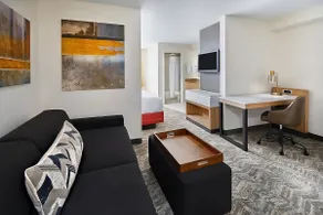 Couple Stay, Downtown Austin | Pool + Breakfast - Image 3