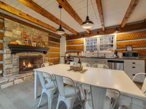 Cozy Cabin w/ Hot Tub, enjoy skiing & tubing - Image 2