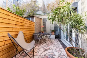 Large studio with a terrace - Image 4