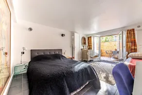 Large studio with a terrace - Image 2