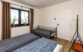 Sunny Apartment With Free Parking - Image 4