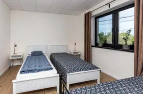 Sunny Apartment With Free Parking - Image 3