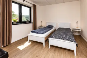 Sunny Apartment With Free Parking - Image 2