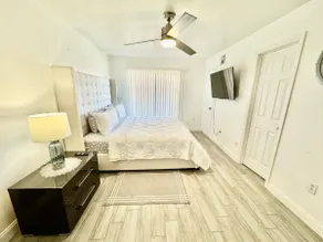 King-Size Townhouse – Minutes to Universal Studios - Image 4