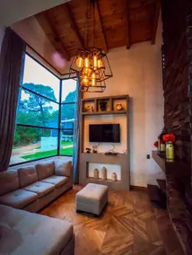 Daisy Cabin - Image 3