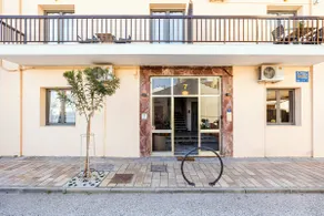Steps away from city's beach Apt 2 - Image 3