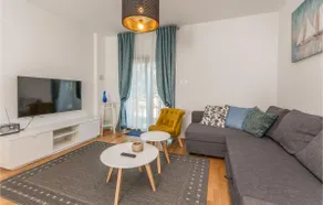 2 bedroom beach front apartment in Sukosan - Image 3