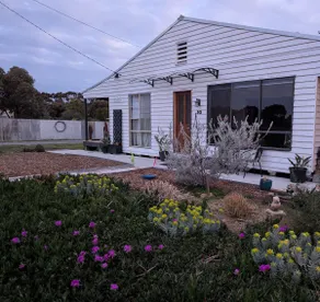 Escape to and Relax @ The Quambatook Bush Retreat - Image 2
