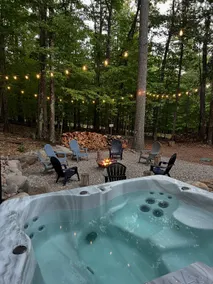Lodge with AC & Hot Tub - Image 2