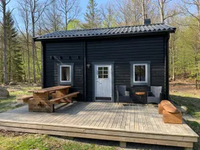 Cabin near lake with swimming & fishing opportunities by boat - Image 4