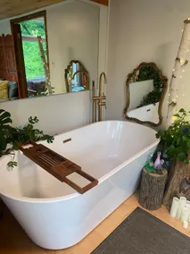 Fae Fantasy Themed Cabin Creek Kayaks DND Romantic - Image 5