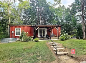 Red Freight House at Finley Farms Off Grid Retreat - Image 2