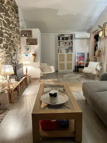 Beautiful cozy 2-bedroom apartment, city center, sea & mountain view - Image 2