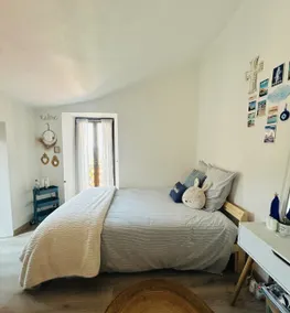 Beautiful cozy 2-bedroom apartment, city center, sea & mountain view - Image 3