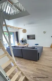 Large family home with pool - Image 2