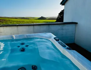 Sennen/Lands End:Hot tub, log burner, games room - Image 2