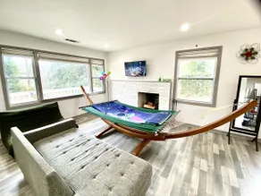 Spacious Home on a Hill near Dwntwn ATL, 3BD-2BA excluding Basement - Image 2