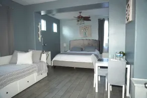 Private Guest House: King Sized Bed W/Own Entrance - Image 5