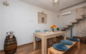 Schönes Haus mit 2 Schlafzimmern in Runovici - Image 4