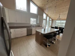 4-Season Lake Home sleeps 12 w/Sauna, HotTub&More! - Image 4