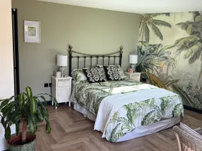 Cherry Pip, Exotic suite, 10 mins drive to beach - Image 4