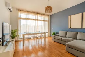 The Collection Barcelona - Bright 4BD with terrace near Arc de Triomf - Image 2