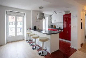 Renovated 90m2 apartment - View of the boats - Image 5