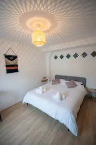Renovated 90m2 apartment - View of the boats - Image 2
