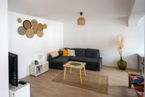 Renovated 90m2 apartment - View of the boats - Image 4