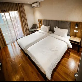Beautiful hotel room with sea view - Image 3