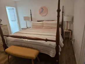 Newly renovated 3 bed, 2 bath highspeed internet - Image 5