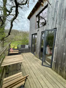 Cabin in the wilderness - Image 5