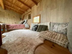 Cabin in the wilderness - Image 2