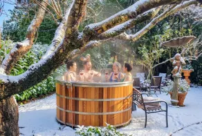 Heritage Log Cabin and Garden w Outdoor Hot Tub - Image 2