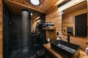 Modern Mountain Getaway ~ 5 min walk to Trailhead - Image 3