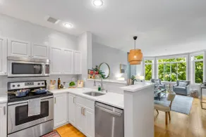 Mid-Century Condo- King Bed, Free Parking & Pool - Image 4