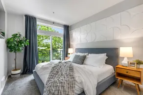 Mid-Century Condo- King Bed, Free Parking & Pool - Image 2