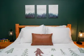Creekside Bigfoot Bungalow — Nature Lover’s Oasis - Image 3