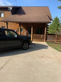 Cheerful 2 bedroom cabin with hot tub and pond - Image 4