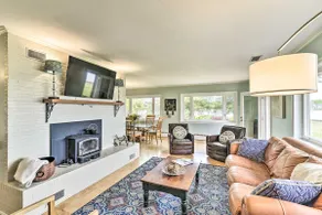 Bayfront Retreat w/ Game Room + Outdoor Pool! - Image 4