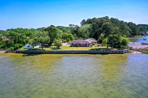 Bayfront Retreat w/ Game Room + Outdoor Pool! - Image 2