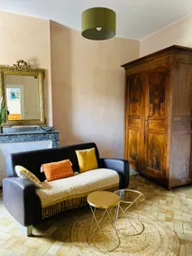 Pleasant 3 bedroom townhouse, parking, wifi - Image 2