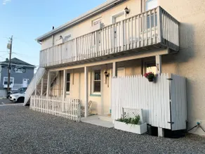 Apts 3&4 | Steps to Boardwalk w/ Parking & Grill - Image 3